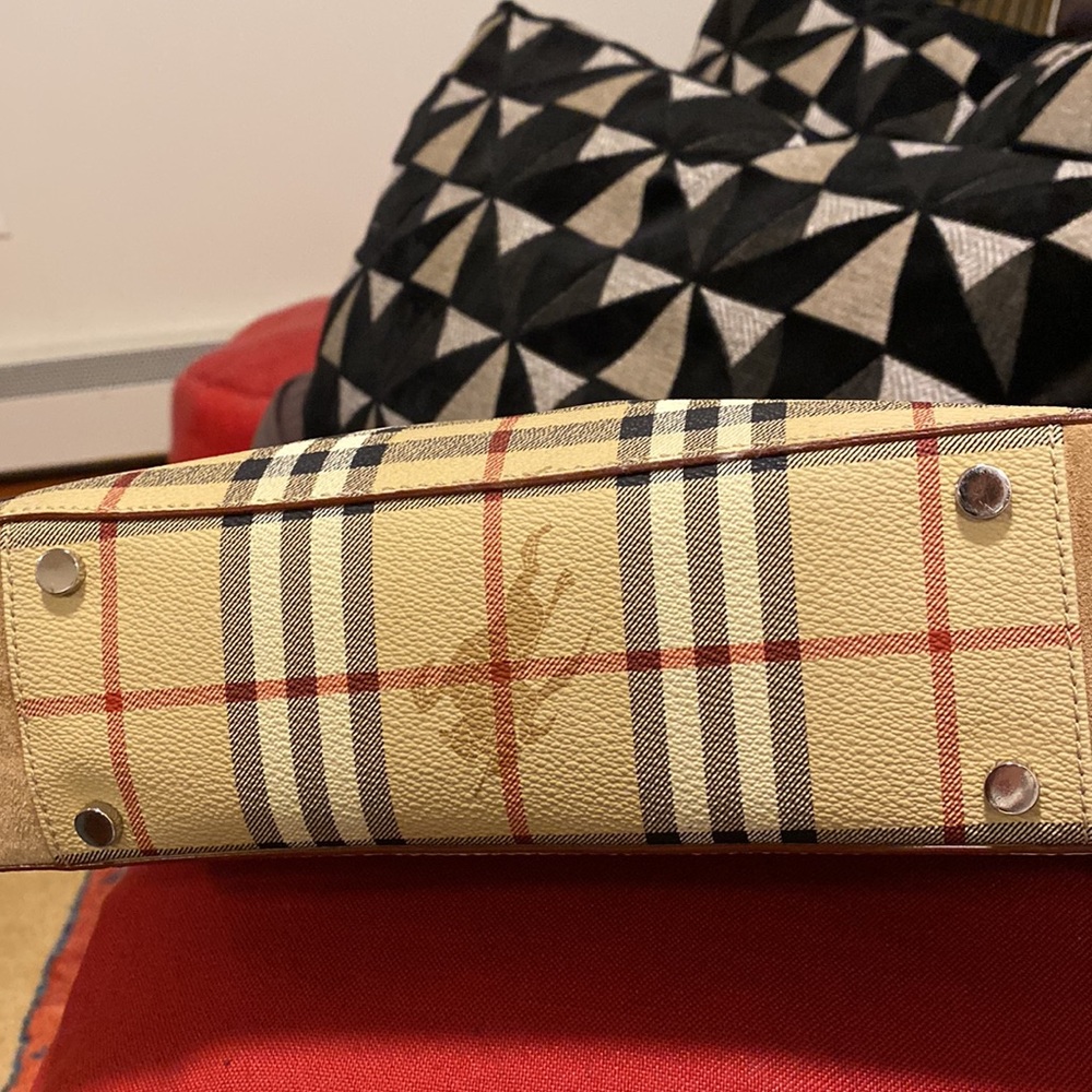 Burberry London Authentic handbag. In better than good condition. - Picture 7 of 16